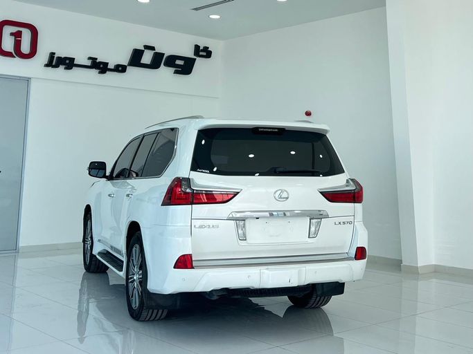 Новый Lexus LX 570 III Рестайлинг 2, 5.7 л, 2017 в ОАЭ, Абу-Даби от The One Motors Белый цвет. GCC | AUTO.AE | Объявление #295629 — фото 18 из 21