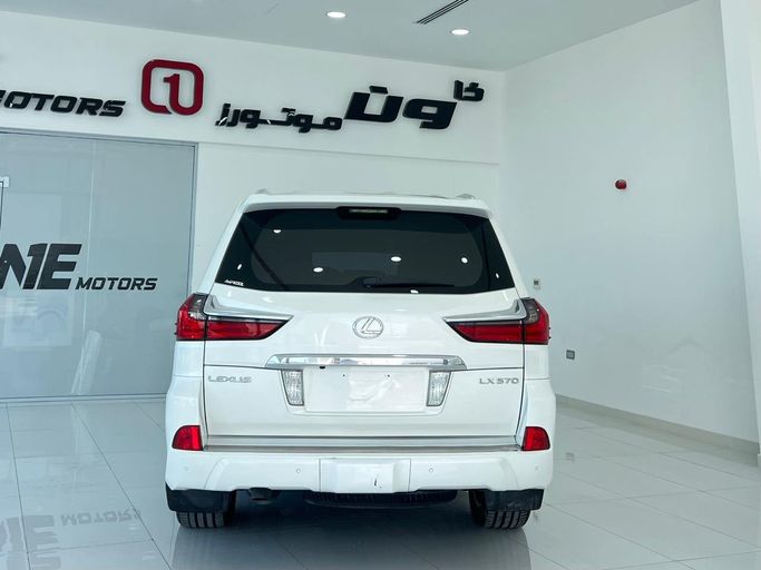 Новый Lexus LX 570 III Рестайлинг 2, 5.7 л, 2017 в ОАЭ, Абу-Даби от The One Motors Белый цвет. GCC | AUTO.AE | Объявление #295629 — фото 19 из 21