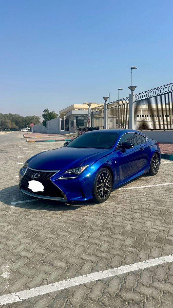 مستعملة Lexus RC 300 I, 3.5 l, 2017 في في أبو ظبي، اللون أزرق. المواصفات الأمريكية | AUTO.AE