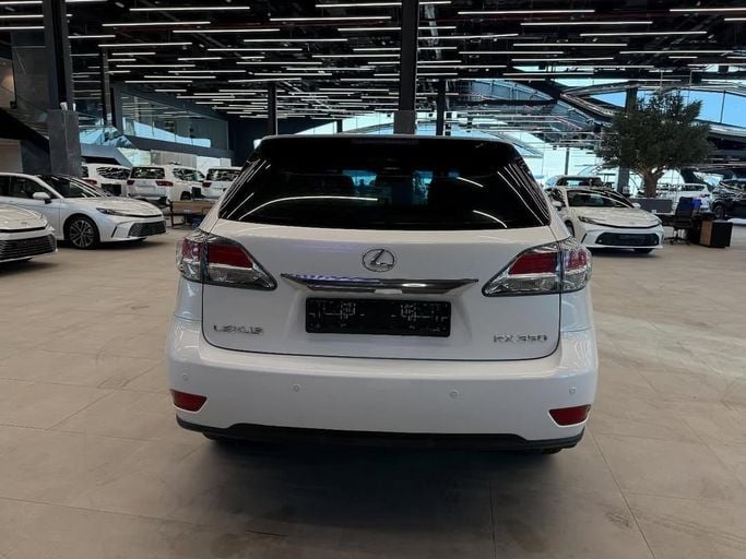 Подержанный Lexus RX 350 III Рестайлинг, 3.5 л, 2015 в Абу-Даби от Baniyas Cars Abu Dhabi Белый цвет. GCC | AUTO.AE