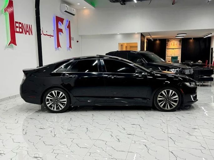 Подержанный Lincoln MKZ II Рестайлинг, 2.0 л, 2017 в Абу-Даби от F1 Lebanon vehicle Trading Черный цвет. GCC | AUTO.AE
