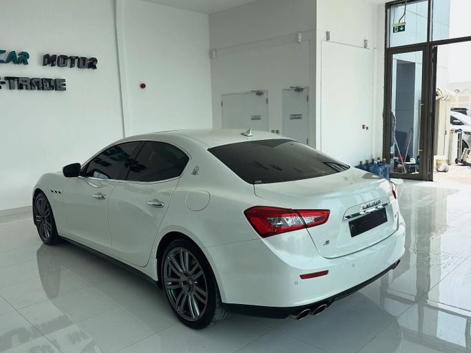 Used Maserati Ghibli S Q4 III Facelift, 3.0 l, 2017 in Abu Dhabi by Speed Car Motors, White color. GCC Specs | AUTO.AE
