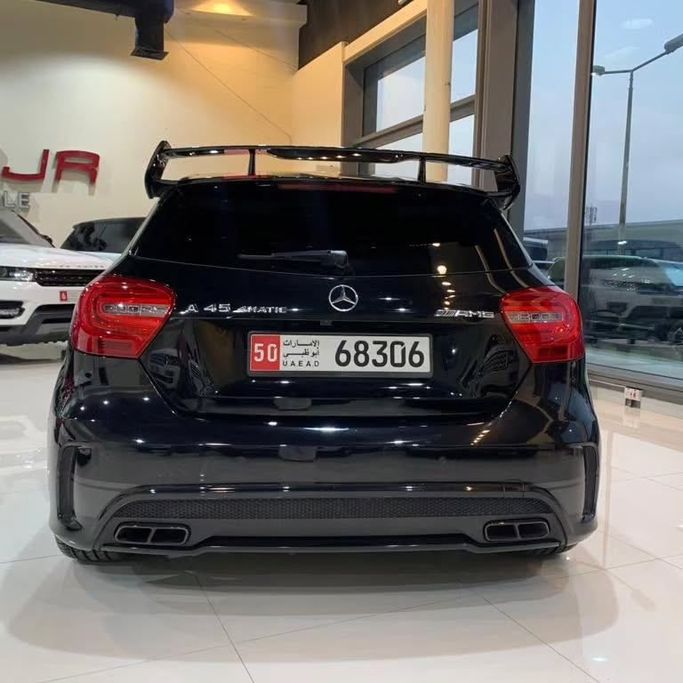 Подержанный Mercedes-Benz A-Class AMG 45 AMG I (W176) Рестайлинг, 2.0 л, 2015 в Абу-Даби от Al Fajr Automobile showroom Черный цвет. GCC | AUTO.AE