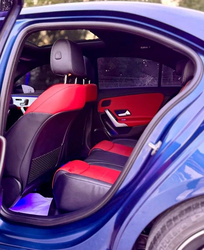 Подержанный Mercedes-Benz A-Class 250 IV (W177), 2.0 л, 2019 в Абу-Даби от Al Waleed Used Cars Синий цвет. GCC | AUTO.AE