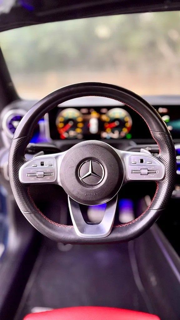 Подержанный Mercedes-Benz A-Class 250 IV (W177), 2.0 л, 2019 в Абу-Даби от Al Waleed Used Cars Синий цвет. GCC | AUTO.AE