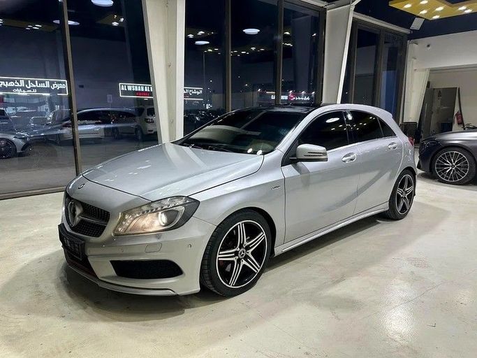 Подержанный Mercedes-Benz A-Class 250 III (W176) Рестайлинг, 2.0 л, 2015 в Абу-Даби от Al Ramz Motors Серебристый цвет. GCC | AUTO.AE