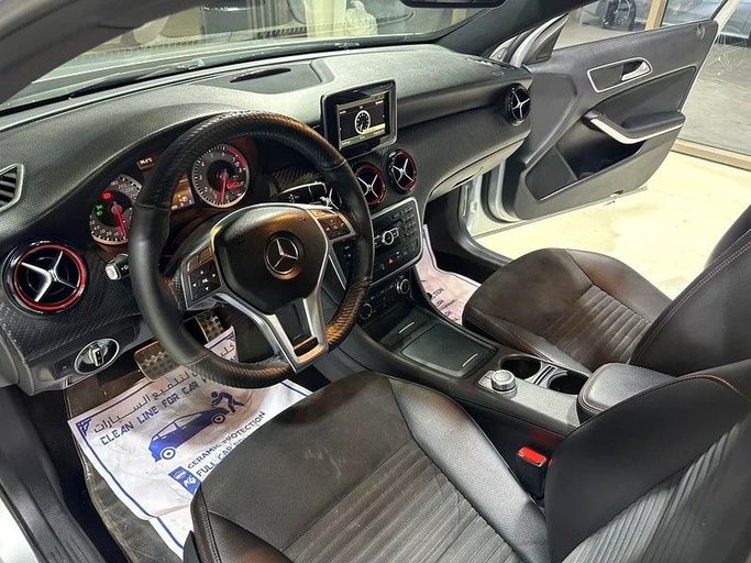 Подержанный Mercedes-Benz A-Class 250 III (W176) Рестайлинг, 2.0 л, 2015 в Абу-Даби от Al Ramz Motors Серебристый цвет. GCC | AUTO.AE