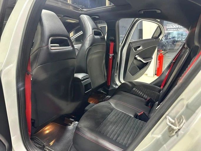 Подержанный Mercedes-Benz A-Class 250 III (W176) Рестайлинг, 2.0 л, 2015 в Абу-Даби от Al Ramz Motors Серебристый цвет. GCC | AUTO.AE