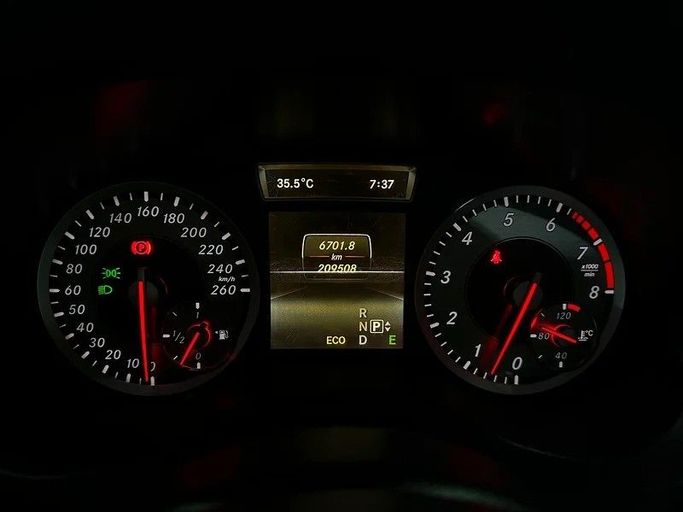 Подержанный Mercedes-Benz A-Class 250 III (W176) Рестайлинг, 2.0 л, 2015 в Абу-Даби от Al Ramz Motors Серебристый цвет. GCC | AUTO.AE