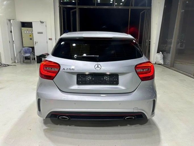 Подержанный Mercedes-Benz A-Class 250 III (W176) Рестайлинг, 2.0 л, 2015 в Абу-Даби от Al Ramz Motors Серебристый цвет. GCC | AUTO.AE