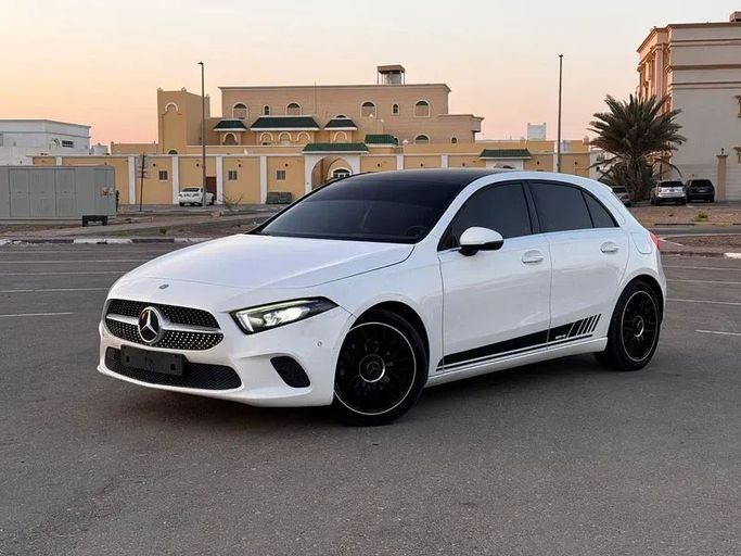 Used Mercedes-Benz A-Class 200 IV (W177), 1.3 l, 2019 in Abu Dhabi by F1 Lebanon vehicle Trading, White color. GCC Specs | AUTO.AE