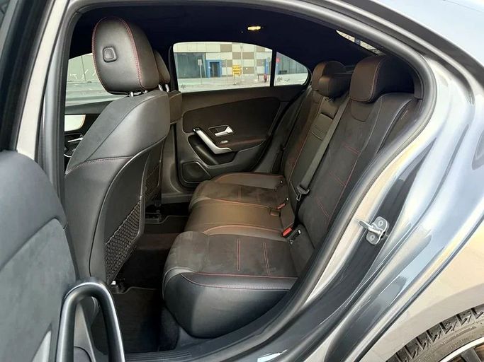 Подержанный Mercedes-Benz A-Class 200 IV (W177) Рестайлинг, 1.3 л, 2023 в Абу-Даби от Al Laith Cars Showroom Серый цвет. GCC | AUTO.AE