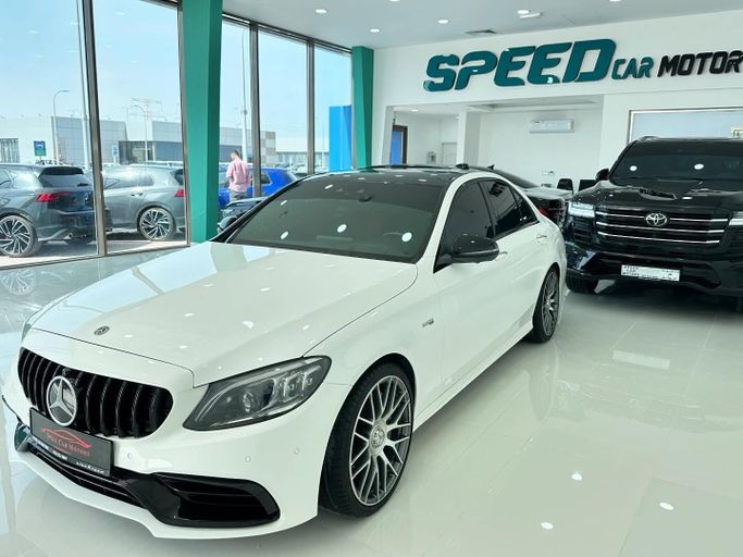Подержанный Mercedes-Benz C-Class AMG 43 AMG IV (W205) Рестайлинг, 3.0 л, 2019 в Абу-Даби от Speed Car Motors Белый цвет.  | AUTO.AE