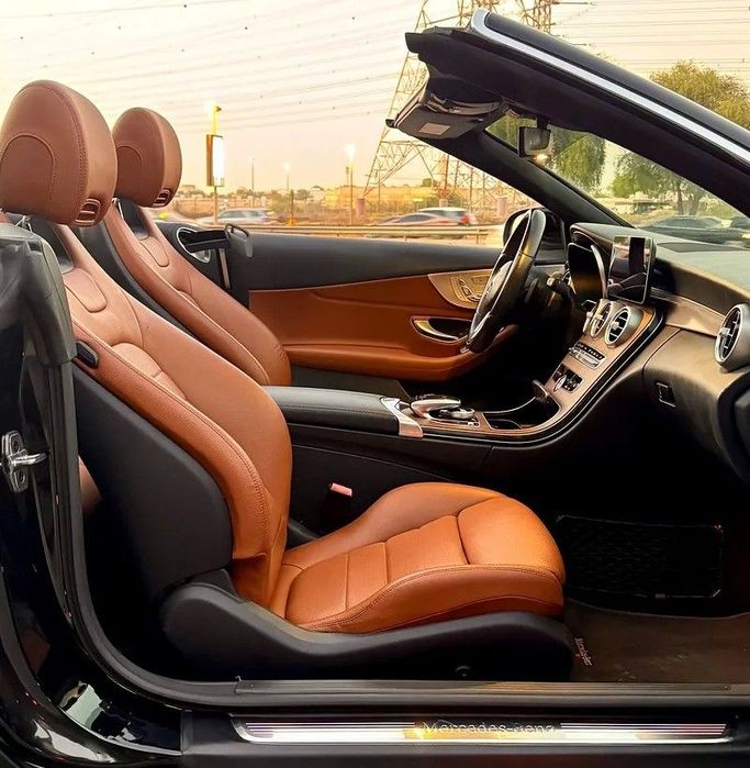 Подержанный Mercedes-Benz C-Class 300 IV (W205) Рестайлинг, 2.0 л, 2019 в Абу-Даби от Al Waleed Used Cars Черный цвет. Американская | AUTO.AE