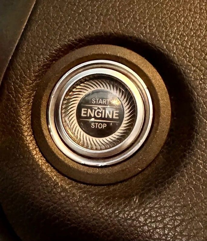 Подержанный Mercedes-Benz C-Class 300 IV (W205) Рестайлинг, 2.0 л, 2019 в Абу-Даби от Al Waleed Used Cars Черный цвет. Американская | AUTO.AE