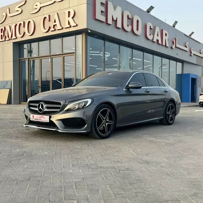 Подержанный Mercedes-Benz C-Class 200 IV (W205), 2.0 л, 2018 в Абу-Даби от Emco car Серый цвет. GCC | AUTO.AE