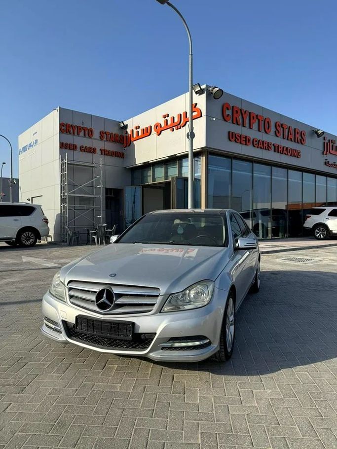 Подержанный Mercedes-Benz C-Class 200 III (W204) Рестайлинг, 1.8 л, 2013 в Абу-Даби от Crypto Stars Used Cars Trading Серебристый цвет. GCC | AUTO.AE