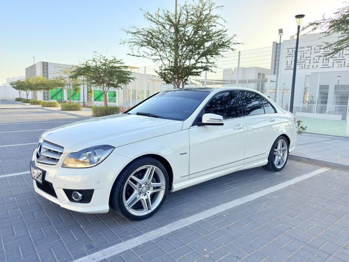 Used Mercedes-Benz C-Class 200 III (W204) Facelift, 1.8 l, 2012 in Abu Dhabi, White color. Other | AUTO.AE