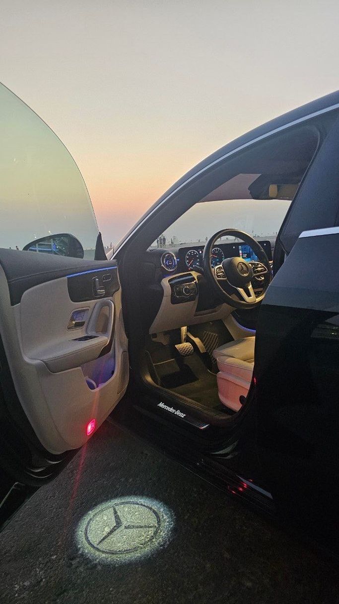 Подержанный Mercedes-Benz CLA 250 II (C118, X118), 1.3 л, 2021 в Абу-Даби Черный цвет. Европейская | AUTO.AE