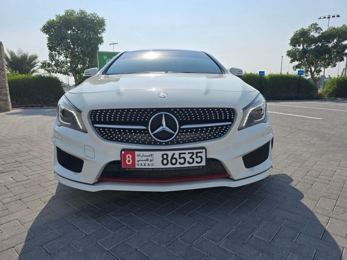 Used Mercedes-Benz CLA 180 I (C117, X117) Facelift, 1.6 l, 2016 in Abu Dhabi, White color. GCC Specs | AUTO.AE