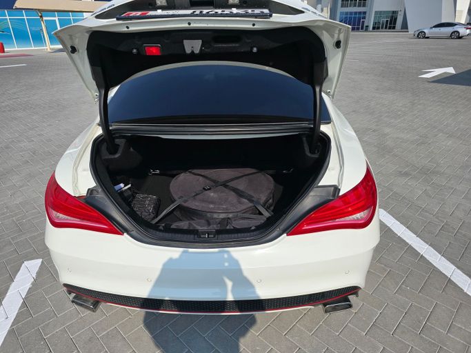 Used Mercedes-Benz CLA 180 I (C117, X117) Facelift, 1.6 l, 2016 in Abu Dhabi, White color. GCC Specs | AUTO.AE