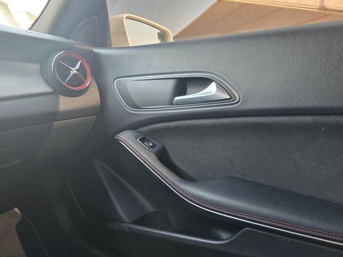 Used Mercedes-Benz CLA 180 I (C117, X117) Facelift, 1.6 l, 2016 in Abu Dhabi, White color. GCC Specs | AUTO.AE