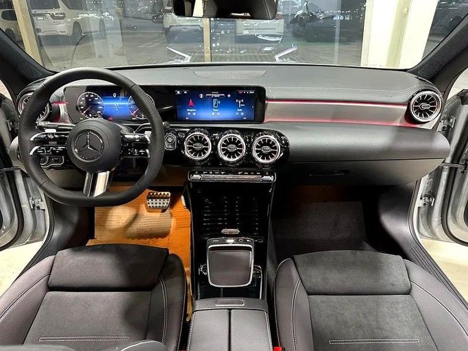 Новый Mercedes-Benz CLA 200 II (C118, X118) Рестайлинг, 1.3 л, 2026 в Абу-Даби от Al Ramz Motors Серый цвет. GCC | AUTO.AE