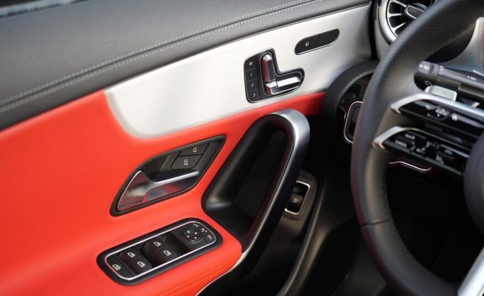 Новый Mercedes-Benz CLA 250 II (C118, X118) Рестайлинг, 2.0 л, 2025 в Абу-Даби от Advantage Motors Серый цвет. GCC | AUTO.AE