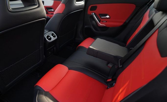 Новый Mercedes-Benz CLA 250 II (C118, X118) Рестайлинг, 2.0 л, 2025 в Абу-Даби от Advantage Motors Серый цвет. GCC | AUTO.AE