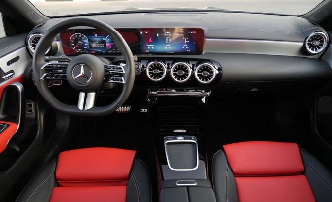 Новый Mercedes-Benz CLA 250 II (C118, X118) Рестайлинг, 2.0 л, 2025 в Абу-Даби от Advantage Motors Серый цвет. GCC | AUTO.AE