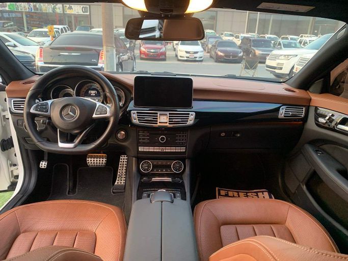 Used Mercedes-Benz CLS 500 II (C218) Facelift, 4.7 l, 2016 in Abu Dhabi by Al Fajr Automobile showroom, White color. GCC Specs | AUTO.AE