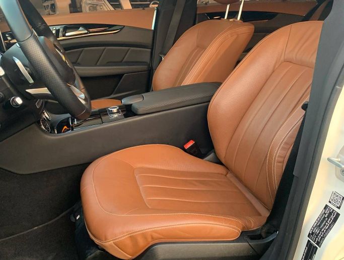 Used Mercedes-Benz CLS 500 II (C218) Facelift, 4.7 l, 2016 in Abu Dhabi by Al Fajr Automobile showroom, White color. GCC Specs | AUTO.AE