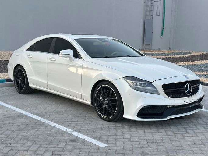 مستعملة ⁦Mercedes-Benz CLS 500 II (C218)، 4.7 l، 2014⁩ في في الإمارات, أبوظبي، اللون أبيض. مواصفات الخليج | AUTO.AE | إعلان #286097