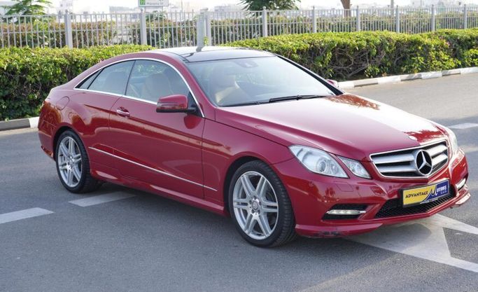 Подержанный Mercedes-Benz E-Class 350 IV (W212, S212, C207), 3.5 л, 2012 в Абу-Даби от Advantage Motors Красный цвет. GCC | AUTO.AE