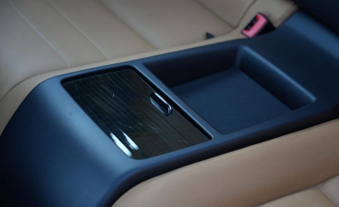 Подержанный Mercedes-Benz E-Class 350 IV (W212, S212, C207), 3.5 л, 2012 в Абу-Даби от Advantage Motors Красный цвет. GCC | AUTO.AE