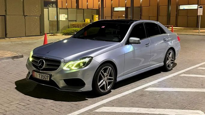 مستعملة Mercedes-Benz E-Class 300 عملية فيس ليفت IV (W212، S212، C207), 3.5 l, 2015 في في الإمارات, أبوظبي من Al Laith Cars Showroom، اللون فضي. مواصفات الخليج | AUTO.AE | إعلان #275069