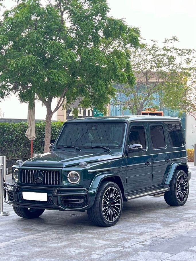 Used Mercedes-Benz G-Class AMG 63 AMG II (W463), 4.0 l, 2021 in Abu Dhabi, Green color. Japanese Specs | AUTO.AE | Listing #270842