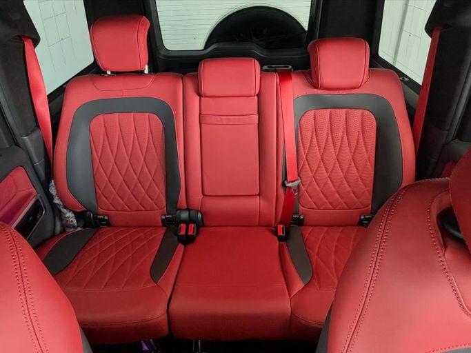 Подержанный Mercedes-Benz G-Class 500 III (W463), 4.0 л, 2022 в Абу-Даби от Speed Car Motors Черный цвет. GCC | AUTO.AE