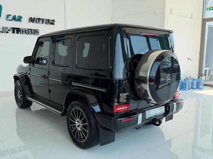Подержанный Mercedes-Benz G-Class 500 III (W463), 4.0 л, 2022 в Абу-Даби от Speed Car Motors Черный цвет. GCC | AUTO.AE
