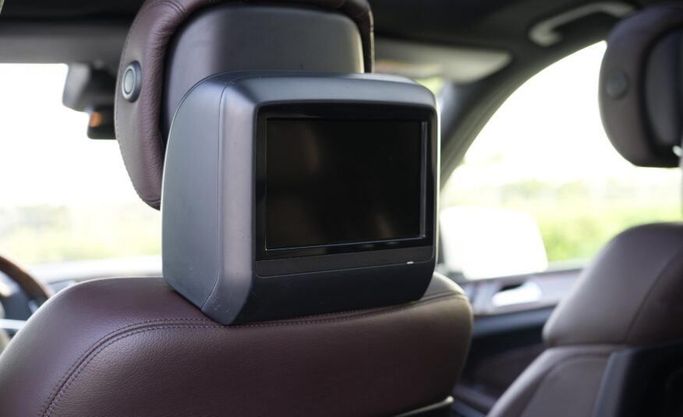 Подержанный Mercedes-Benz GL-Class 550 II (X166), 4.7 л, 2015 в Абу-Даби от Advantage Motors Белый цвет. GCC | AUTO.AE