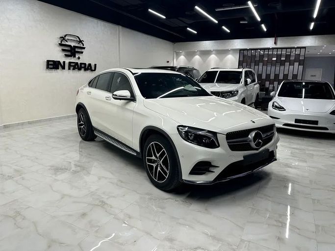 Подержанный Mercedes-Benz GLC Coupe 250 I (X253), 2.0 л, 2018 в Абу-Даби от Bin Faraj Automobile Showroom Белый цвет. GCC | AUTO.AE
