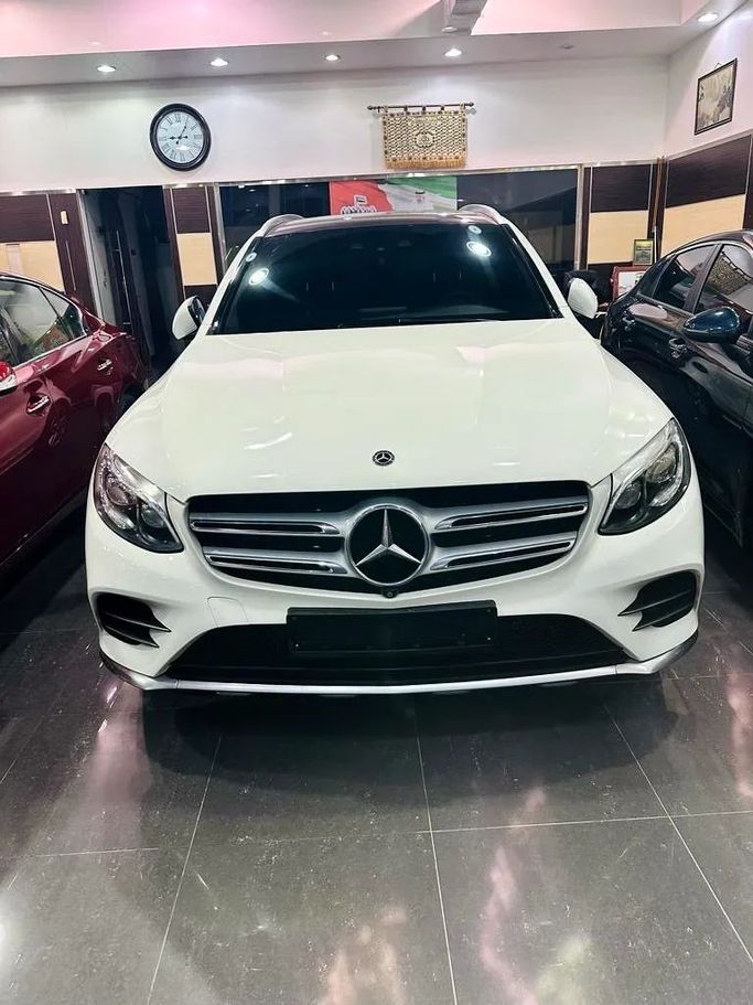 Used Mercedes-Benz GLC 250 I (X253), 2.0 l, 2018 in Abu Dhabi by Al Asad Automobile Showroom, White color. GCC Specs | AUTO.AE