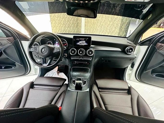 Used Mercedes-Benz GLC 250 I (X253), 2.0 l, 2018 in Abu Dhabi by Al Asad Automobile Showroom, White color. GCC Specs | AUTO.AE