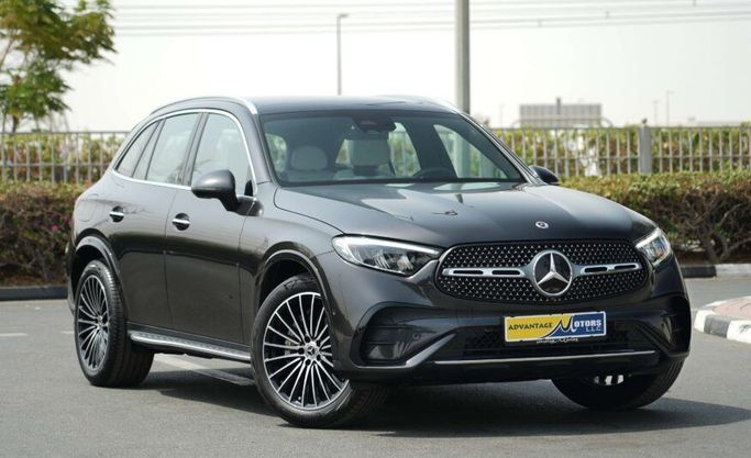 Подержанный Mercedes-Benz GLC 200 II (X254), 2.0 л, 2024 в Абу-Даби от Advantage Motors Черный цвет. GCC | AUTO.AE