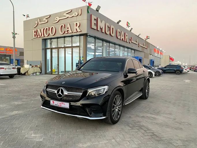 Подержанный Mercedes-Benz GLC 250 I (X253), 2.0 л, 2019 в Абу-Даби от Emco car Черный цвет. GCC | AUTO.AE