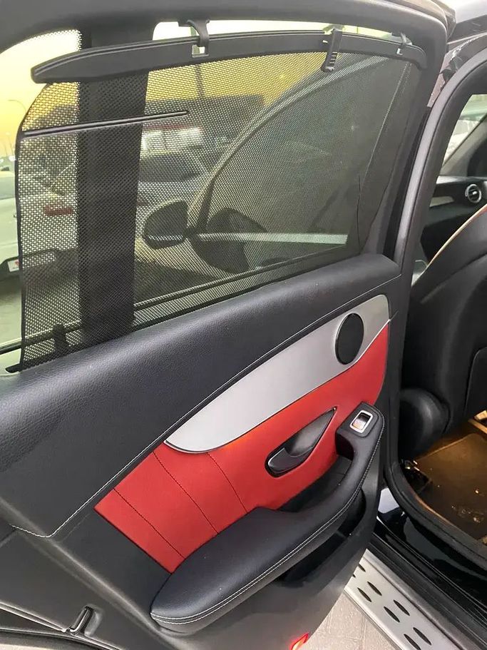 Подержанный Mercedes-Benz GLC 250 I (X253), 2.0 л, 2019 в Абу-Даби от Emco car Черный цвет. GCC | AUTO.AE