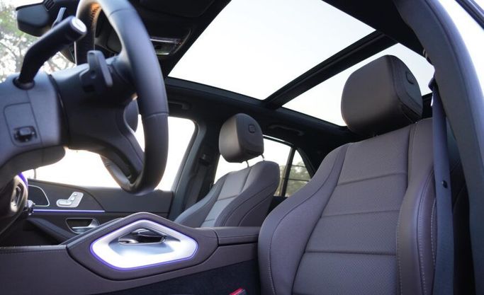 Подержанный Mercedes-Benz GLE 450 II (V167) Рестайлинг, 3.0 л, 2023 в Абу-Даби от Advantage Motors Белый цвет. GCC | AUTO.AE