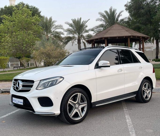 Подержанный Mercedes-Benz GLE 400 I (W166), 3.0 л, 2016 в Абу-Даби от Speed Car Motors Белый цвет. GCC | AUTO.AE