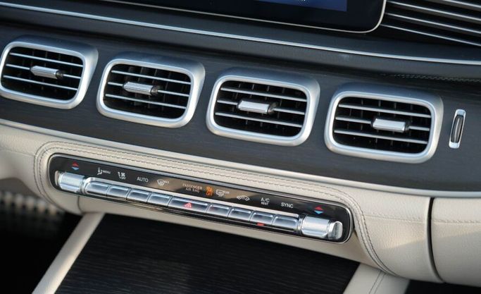 Used Mercedes-Benz GLS 450 II (X167), 3.0 l, 2024 in Abu Dhabi by Advantage Motors, White color. GCC Specs | AUTO.AE