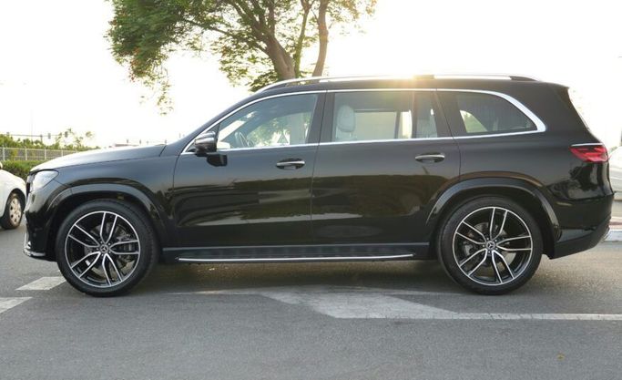 Used Mercedes-Benz GLS 450 II (X167) Facelift, 3.0 l, 2024 in Abu Dhabi by Advantage Motors, Black color. GCC Specs | AUTO.AE